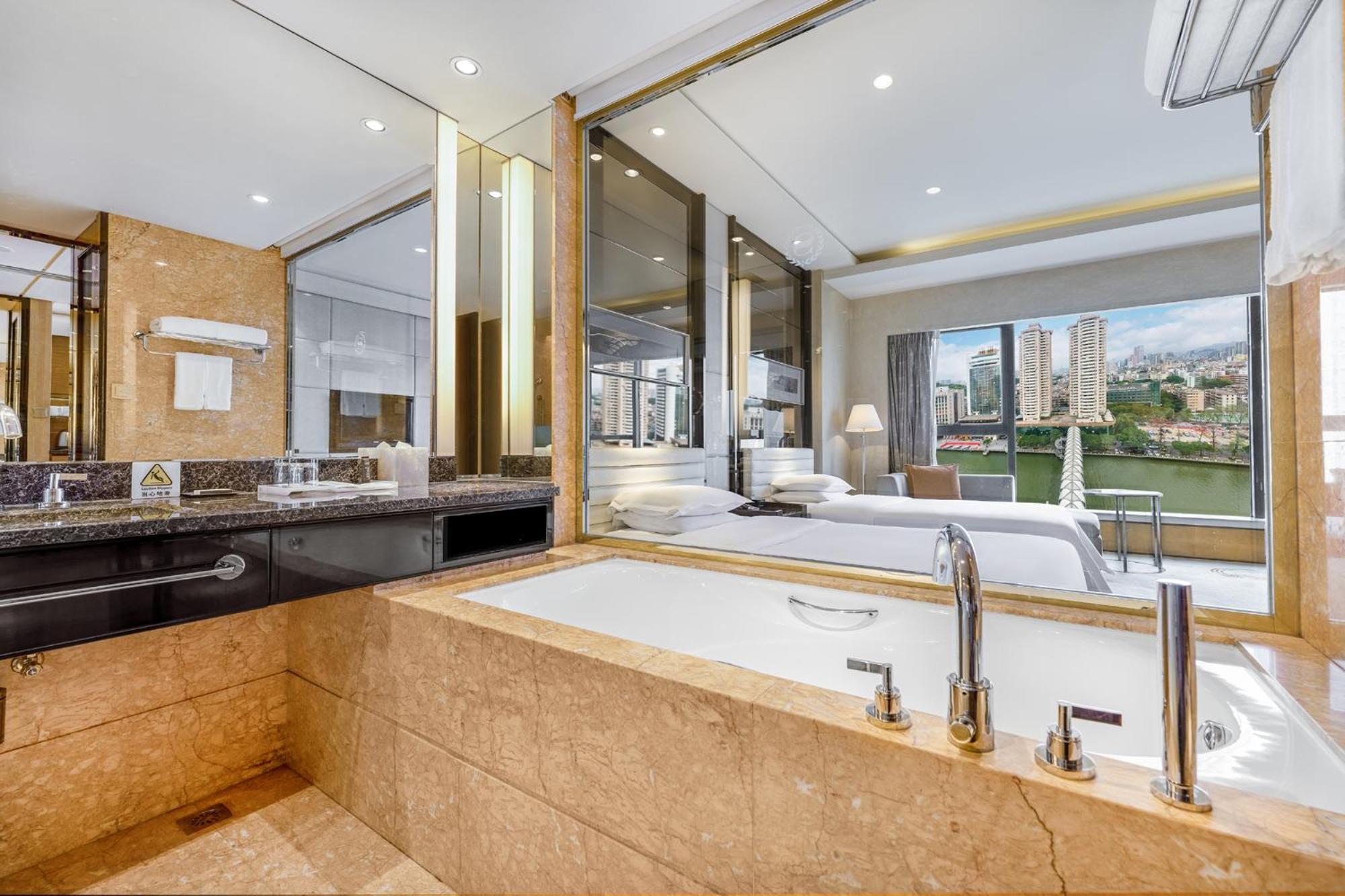 Sheraton Zhongshan Hotel Bagian luar foto